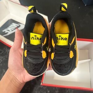 Nike max 90 NWOT Black Yellow baby infant crib Sneakers 4C
